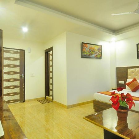 Hotel Noida Delight Экстерьер фото