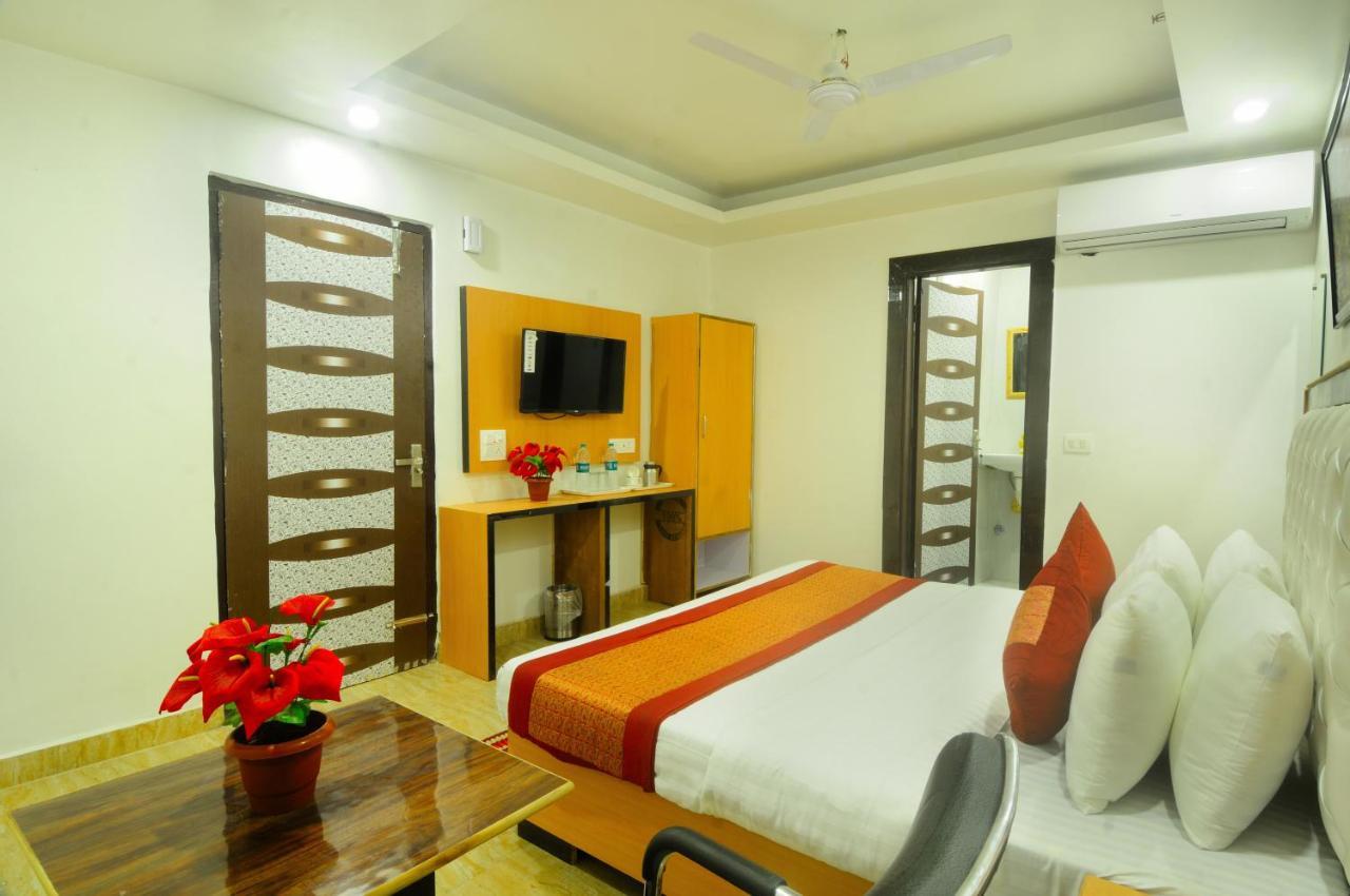 Hotel Noida Delight Экстерьер фото