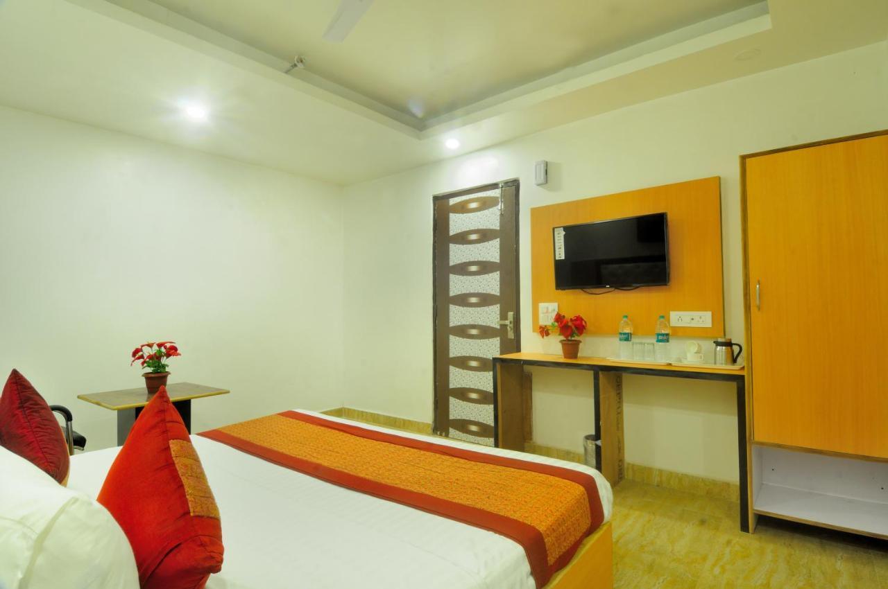 Hotel Noida Delight Экстерьер фото