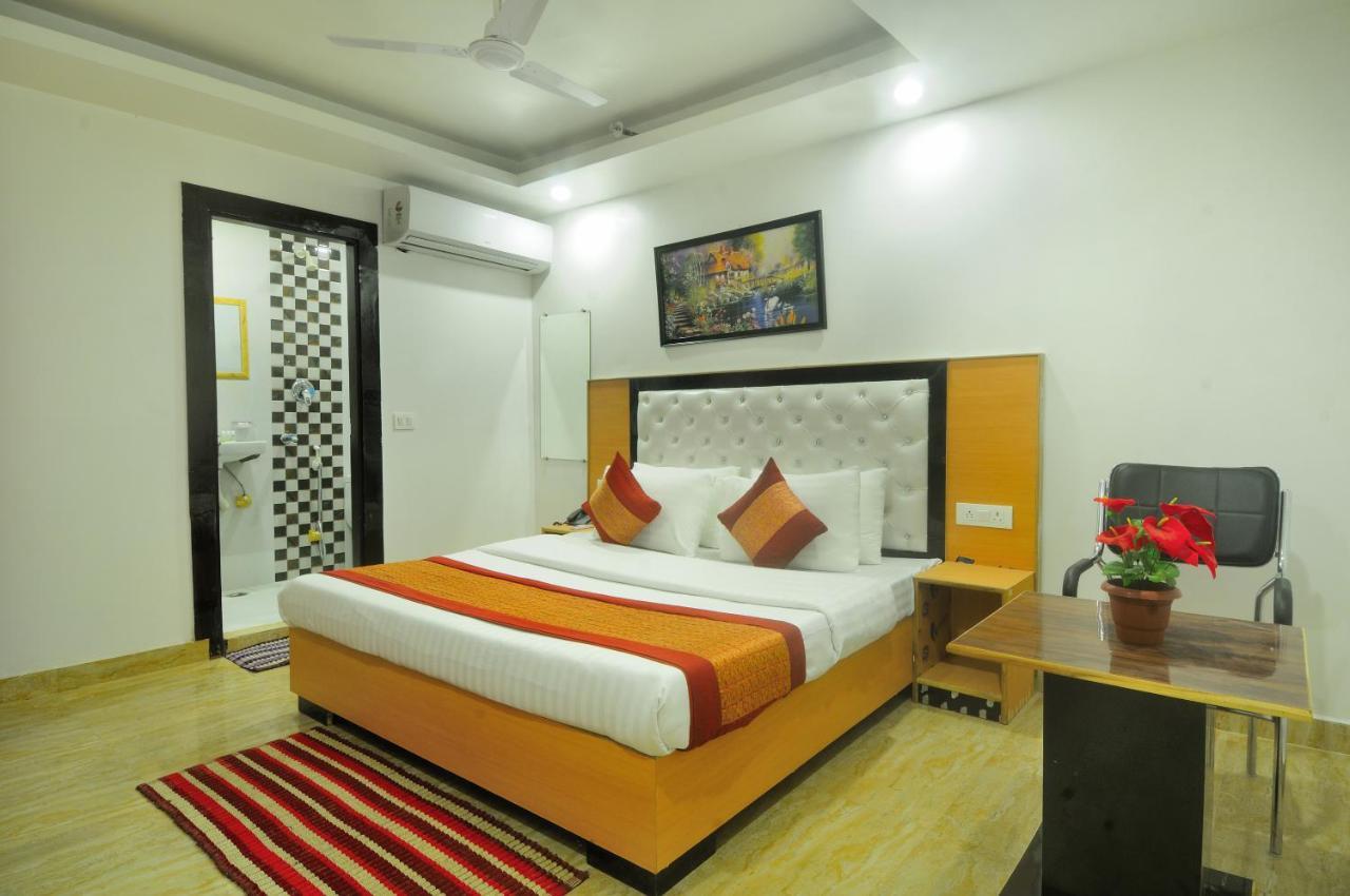 Hotel Noida Delight Экстерьер фото
