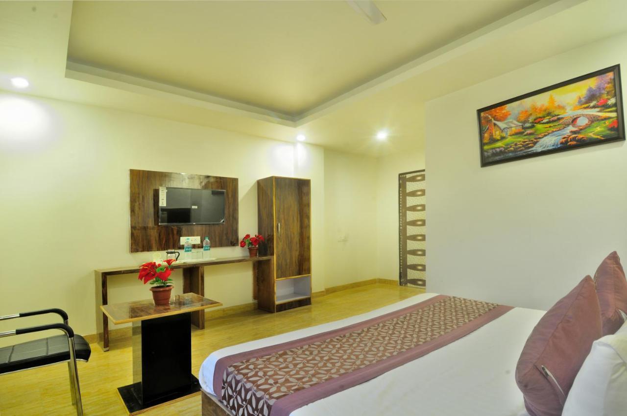 Hotel Noida Delight Экстерьер фото