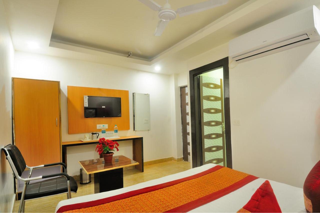 Hotel Noida Delight Экстерьер фото