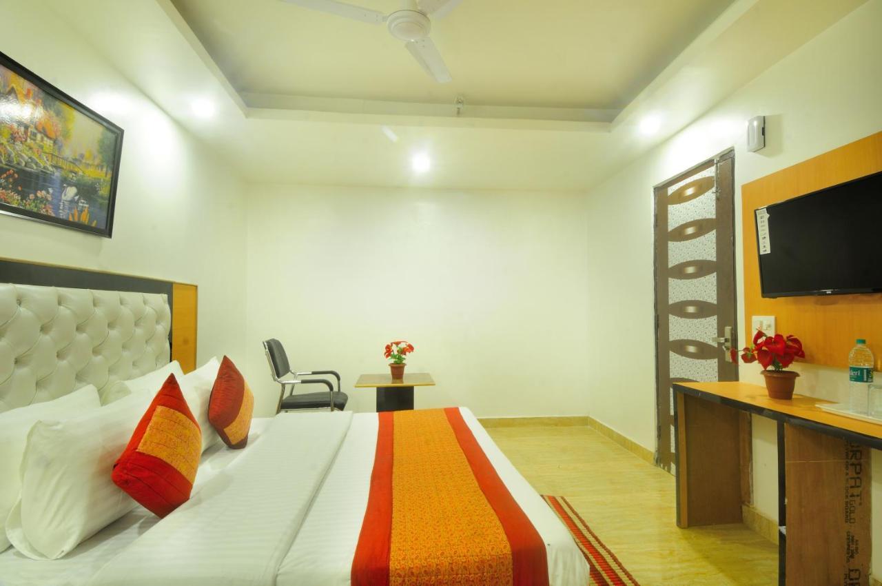 Hotel Noida Delight Экстерьер фото