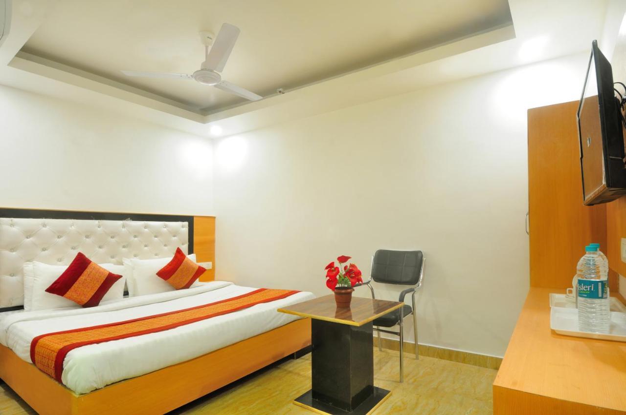 Hotel Noida Delight Экстерьер фото