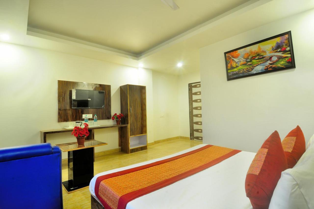 Hotel Noida Delight Экстерьер фото
