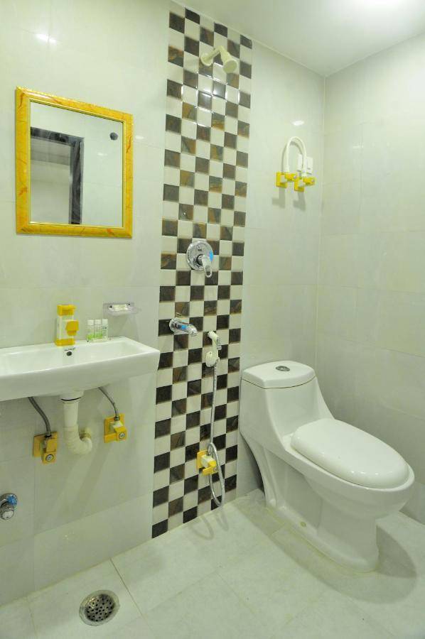 Hotel Noida Delight Экстерьер фото