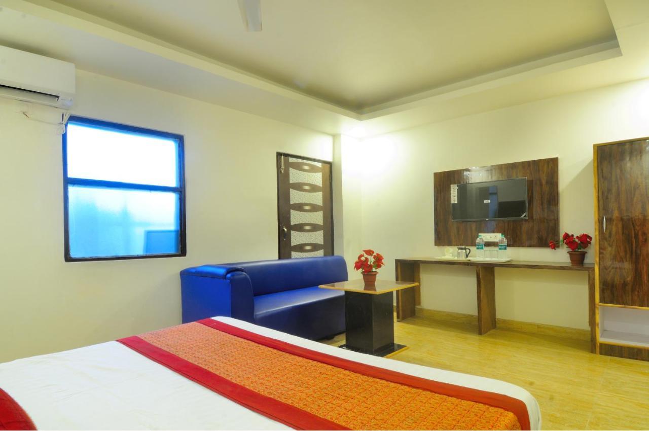 Hotel Noida Delight Экстерьер фото