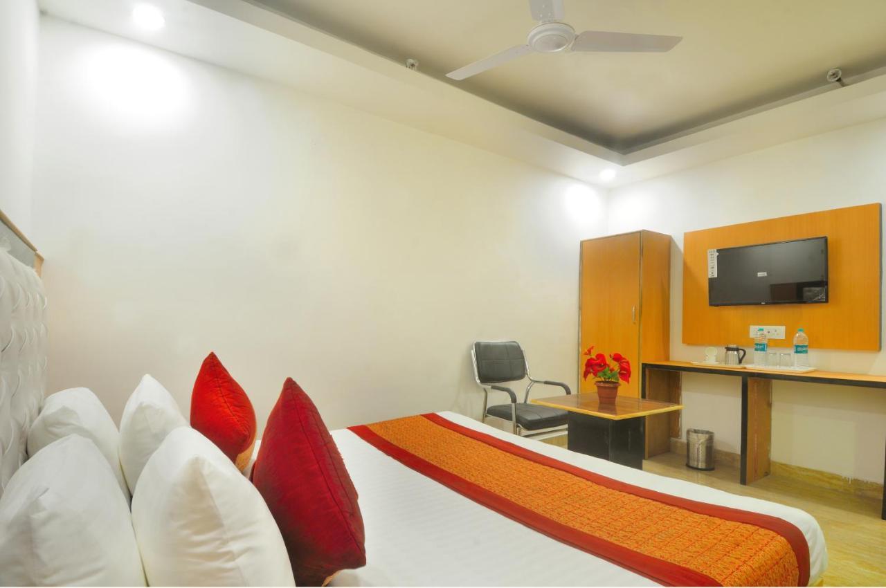 Hotel Noida Delight Экстерьер фото
