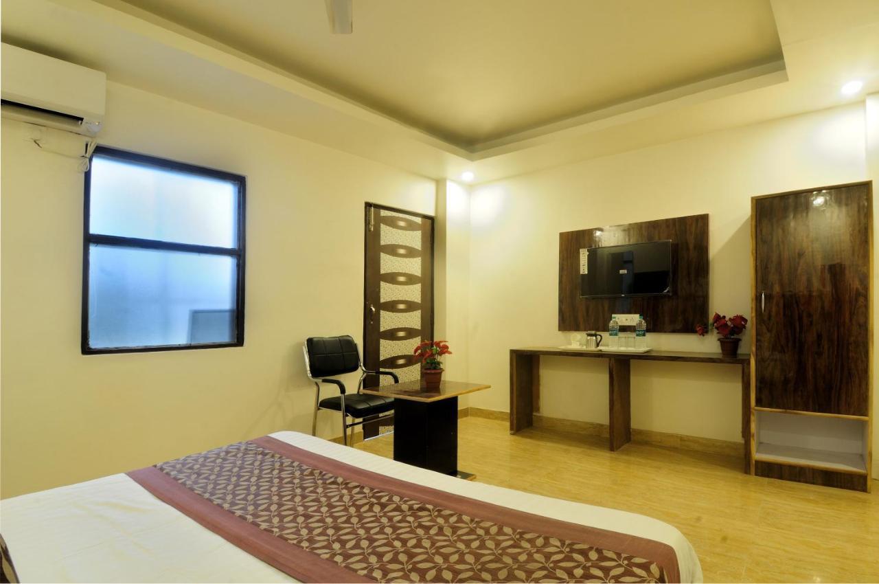 Hotel Noida Delight Экстерьер фото